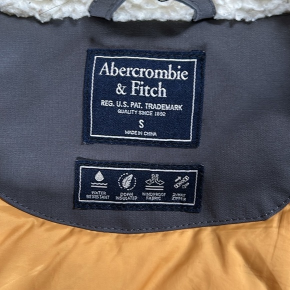 Abercrombie & Fitch Water Resistant Down Coat Size Small Two Way Zipper - Picture 5 of 7